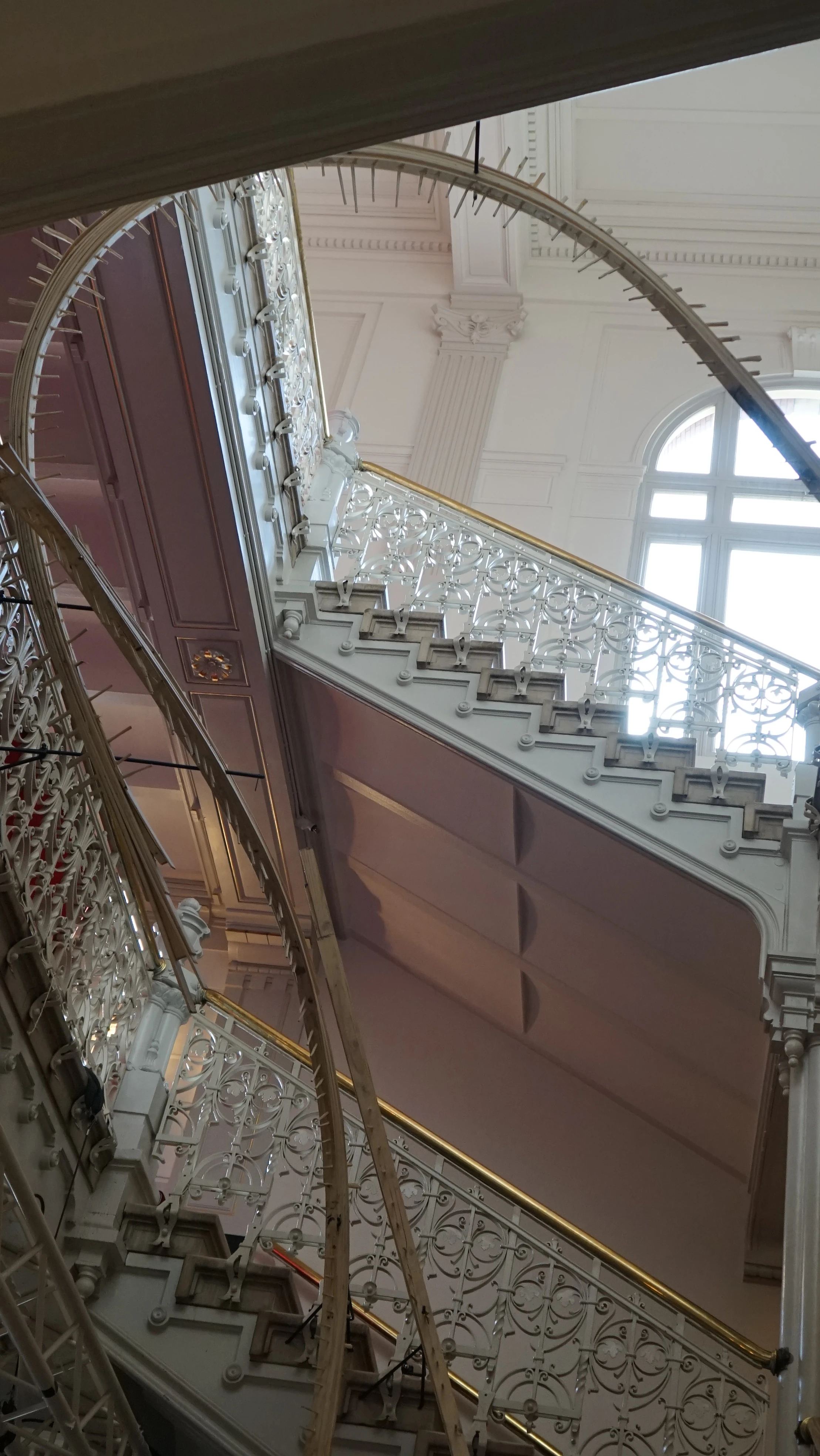 Oded Rimon, Rex, Site-specific installation, Stadsschouwburg International Theatre, Amsterdam, 2017